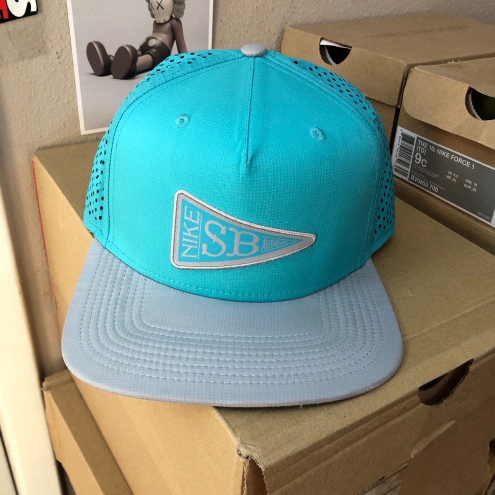 Nike SB Trucker Snapback Cap SB 3M REFLECTIVE “BANNER” Sample Hat 2012 Preowned